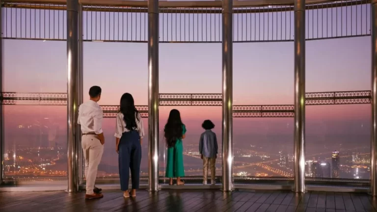 Experience the Burj Khalifa: A Journey to the 124th and 125th Floors for Stunning Views of Dubai