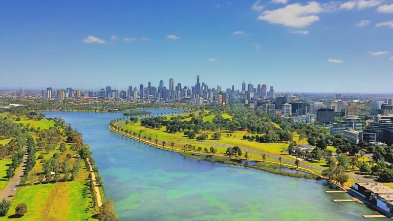 8 Must-Do Experiences in Melbourne: Your Ultimate Travel Guide