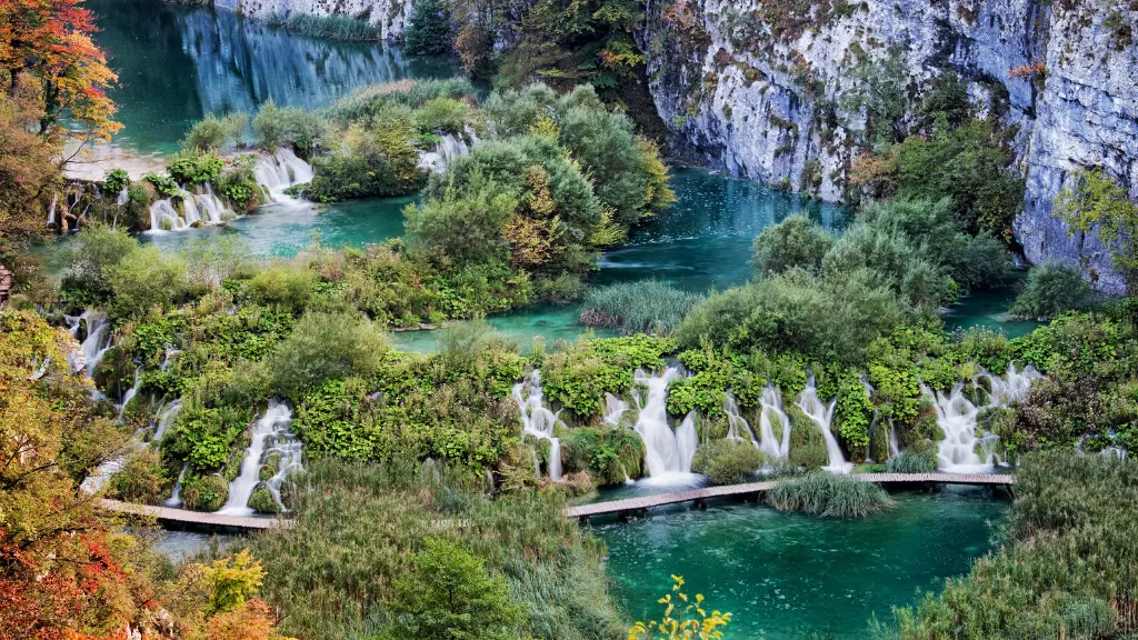 Exploring the Majestic Beauty of Plitvice Lakes National Park, Croatia