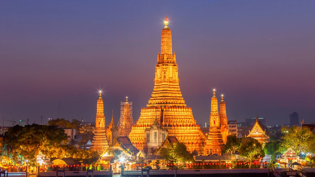 Exploring Wat Arun: The Iconic Temple of Dawn in Bangkok