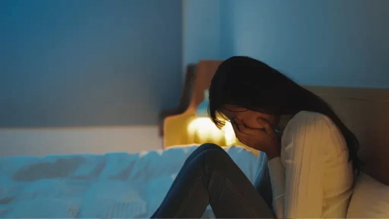 Understanding Nighttime Depression: 7 Insights to Help Manage Evening Blues