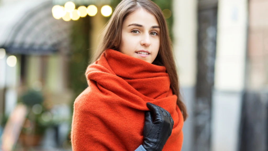 10 Stylish Ways to Wear a Blanket Scarf for Chic Coziness