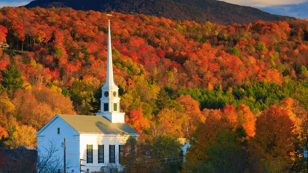 Top Spots to See Fall Foliage in the US for 2025