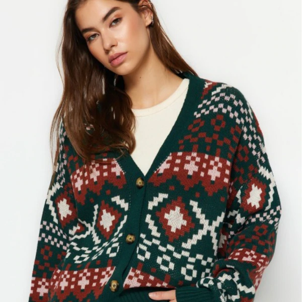 Stay Stylish and Warm: The Coziest Knits for Christmas

