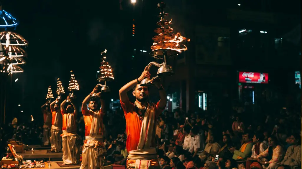 Discover the Enchanting Ganga Aarti of Varanasi.